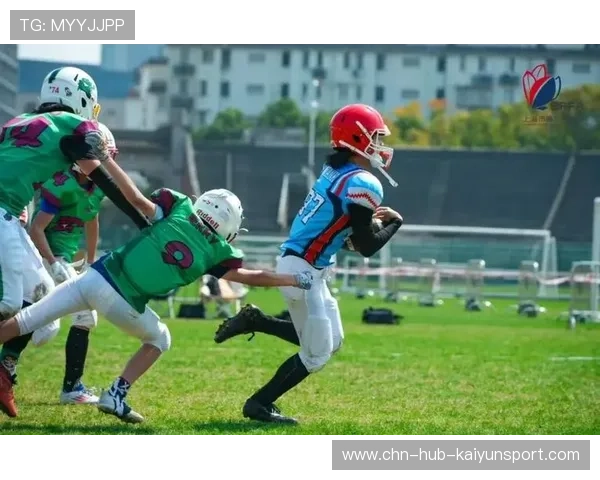 橄榄球入门课程在校园普及，青少年参与热情高涨